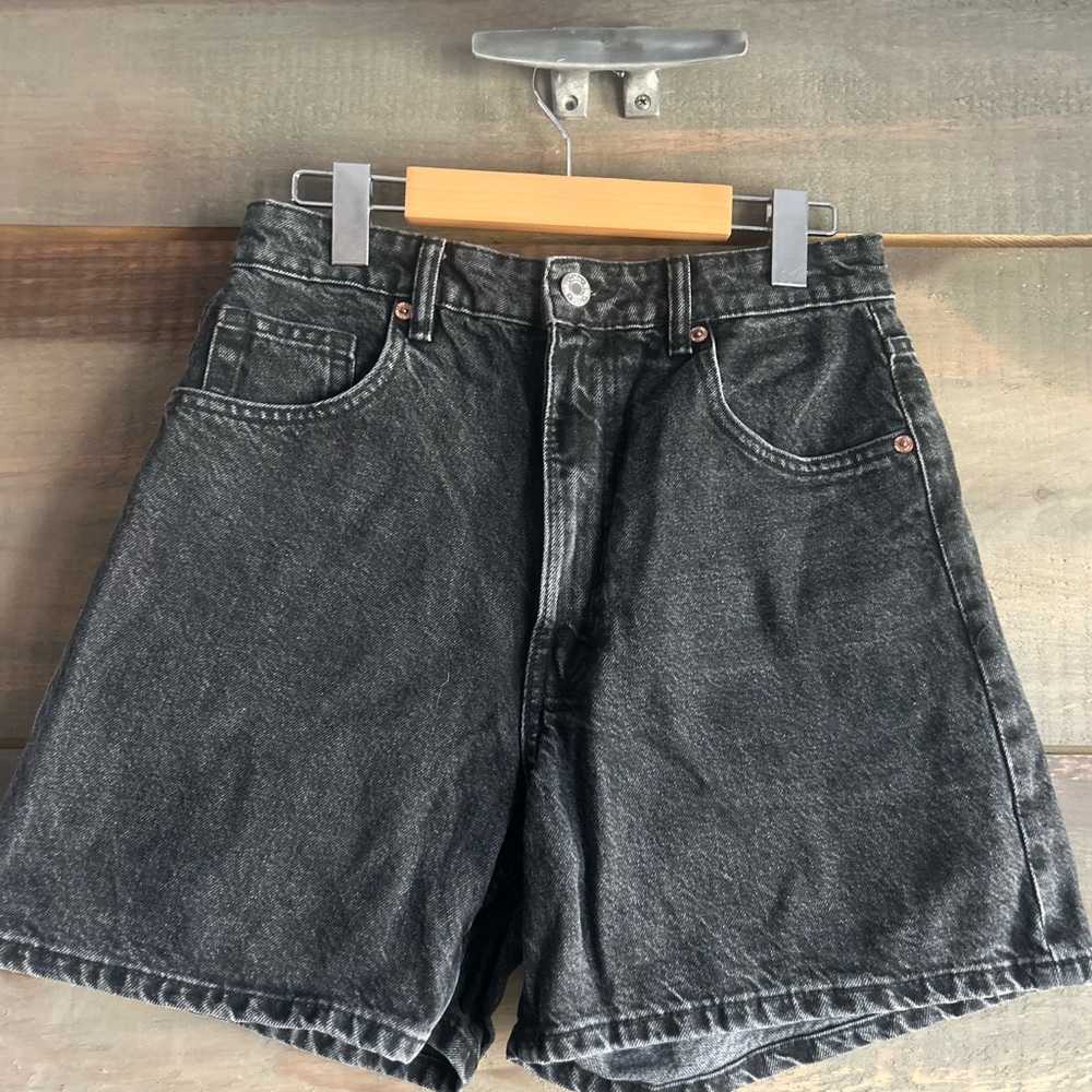 Women’s high waisted black jeans shorts - Zara